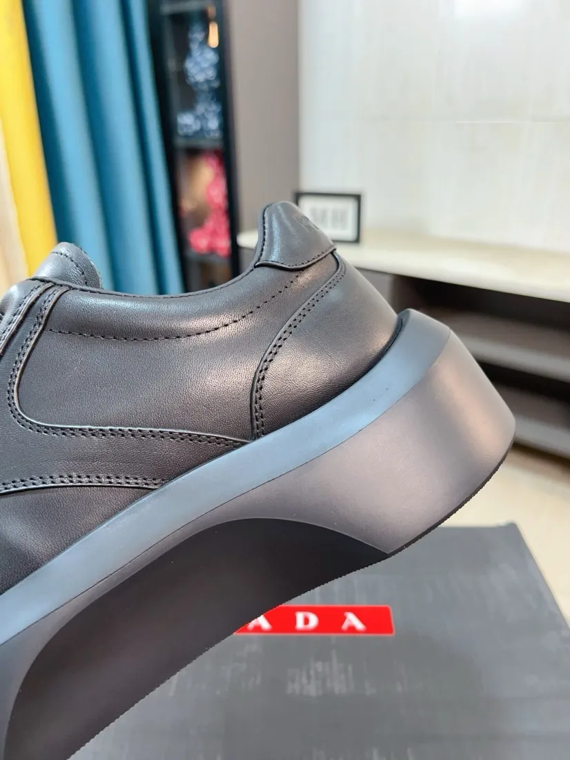 Men's shoes 💰620🌹🌹High-quality new Prada counters are launched simultaneously. The new men's shoes and 😘fabrics are selected from imported mesh and glue-spraying technology. Imported cowhide lining. 👍🏿High-end☄️Open-molded non-slip rubber outsole, exquisite lines, simple and elegant, comfortable and high-end for leisure travel. Code number: 38 to 44